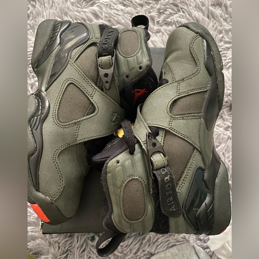 Take flight Jordan 8s